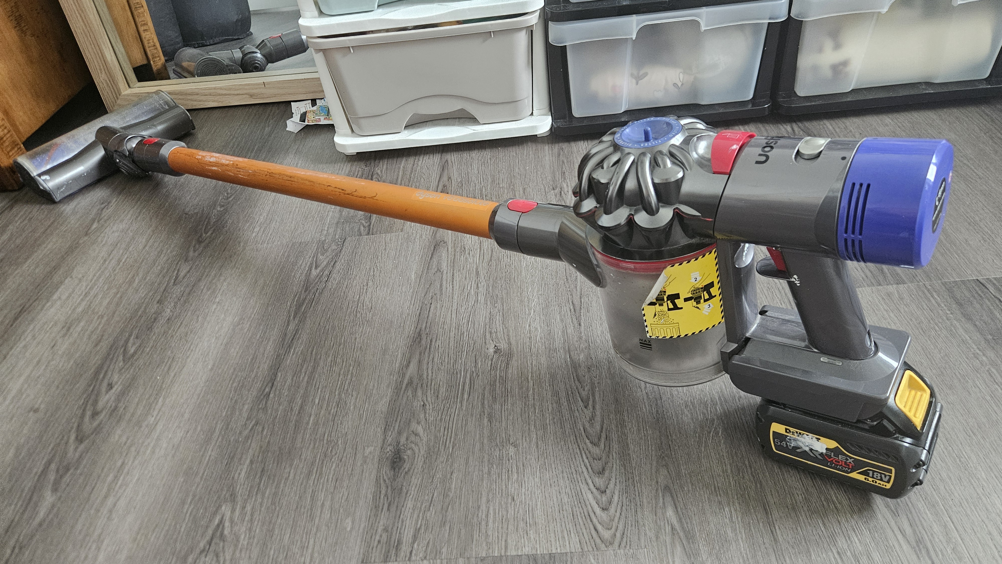 Dyson v8