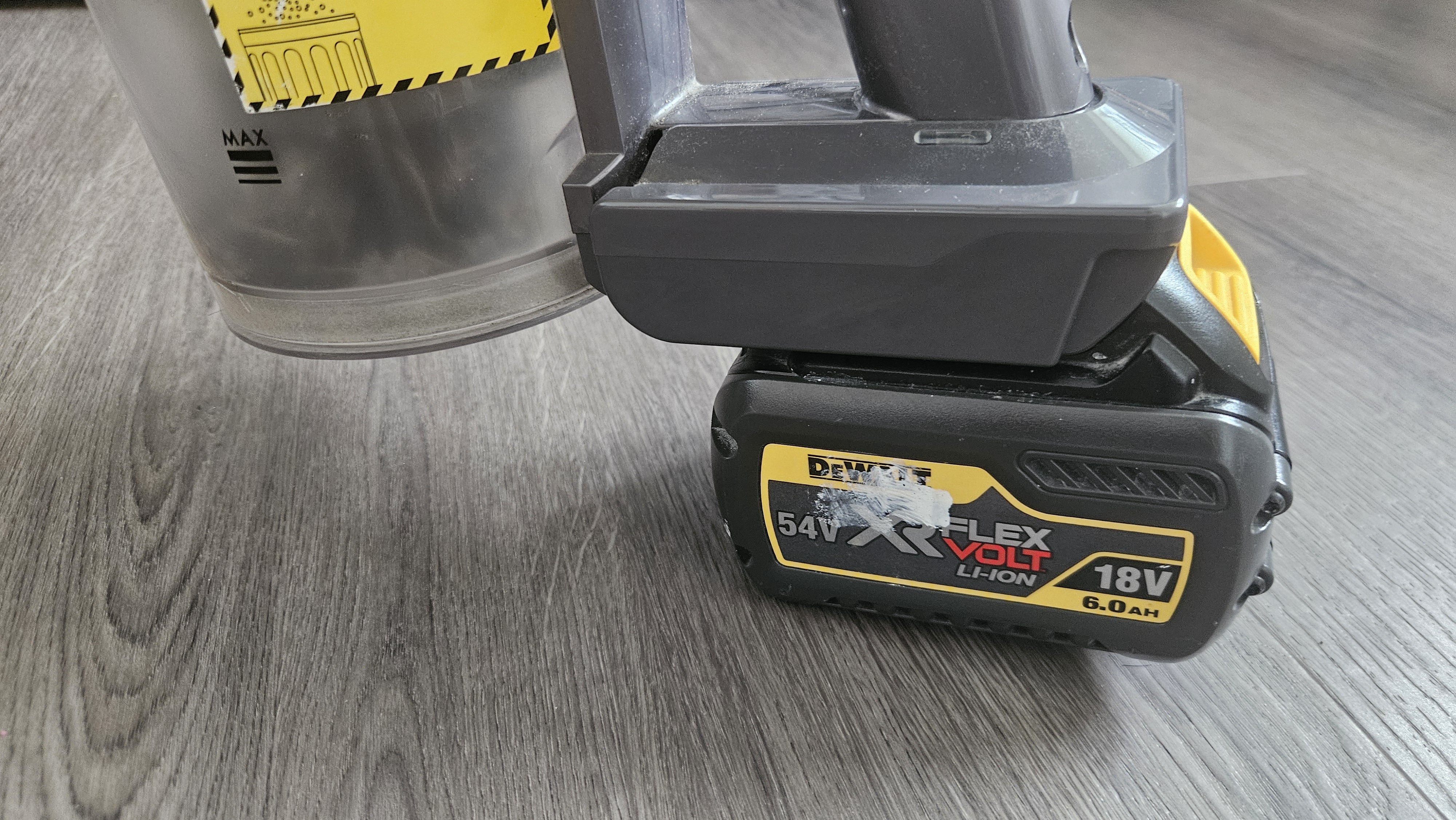 Dyson v8 thumbnail 3